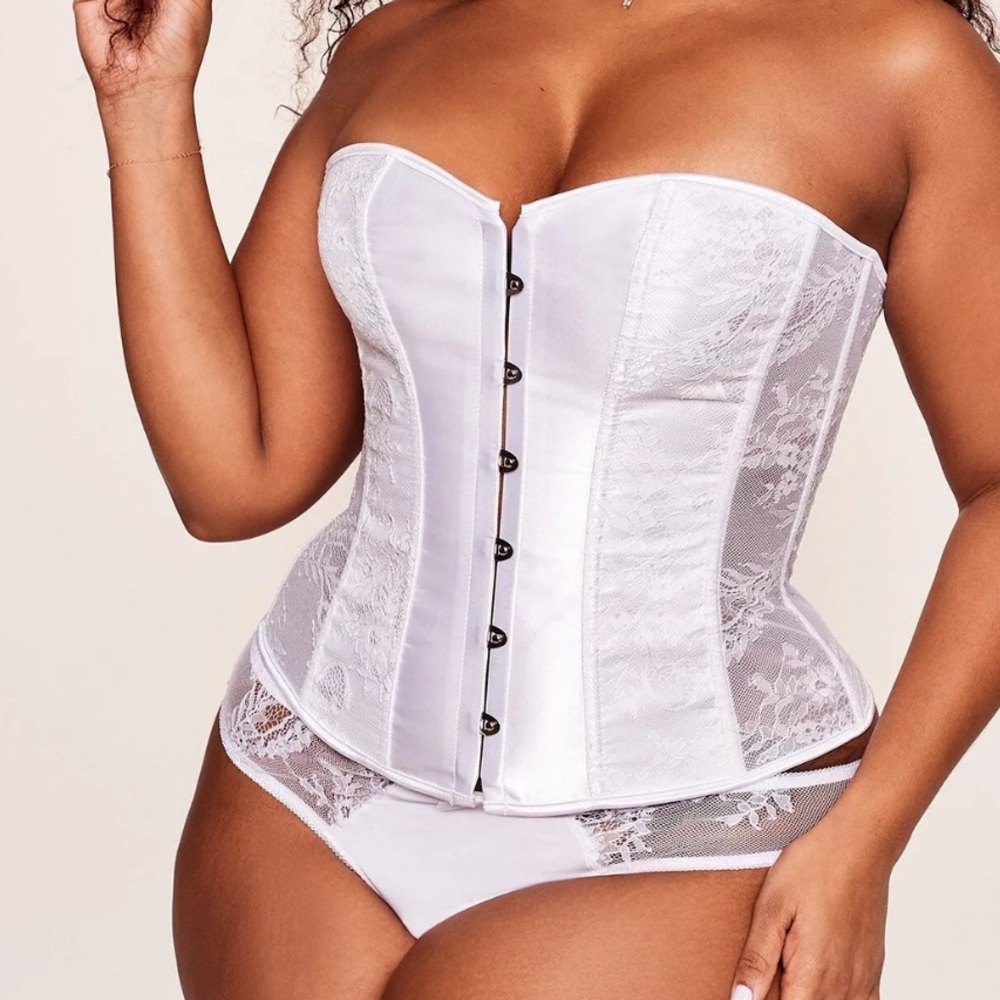 Adore Me Jasmine Womens 4X White Lace Corset Thong Set NWOT Bridal Coquette Chic